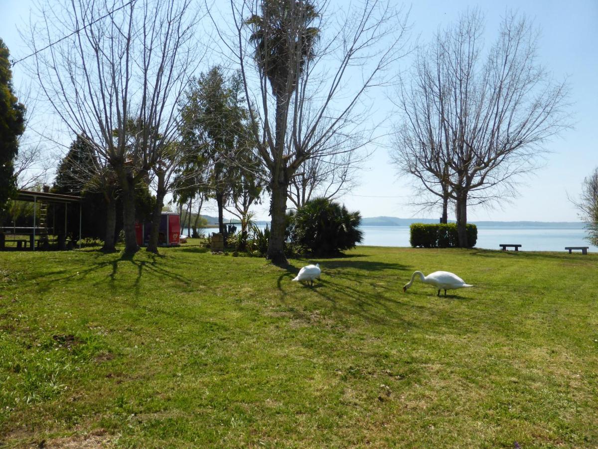 Camping Smeraldo Trevignano Romano Exterior photo